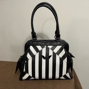 KILLSTAR - NEVER TRUST THE LIVING HANDBAG